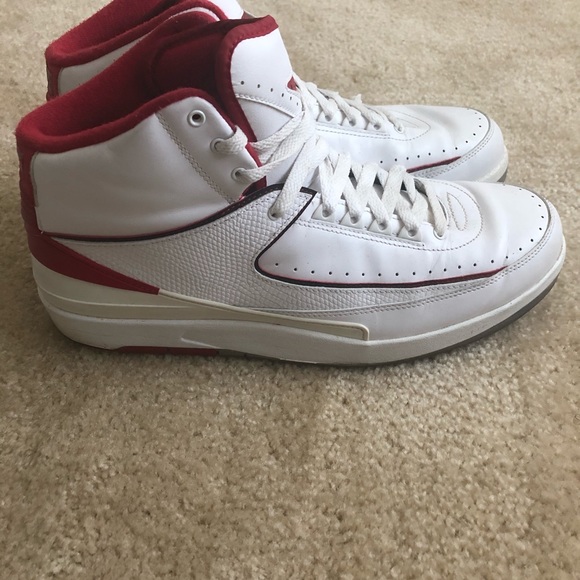 AIR JORDAN 2 RETRO 'CHICAGO HOME - Picture 2 of 3